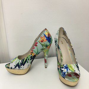 Beautiful Apt. 9 Flower Print Heels Size 6.5
